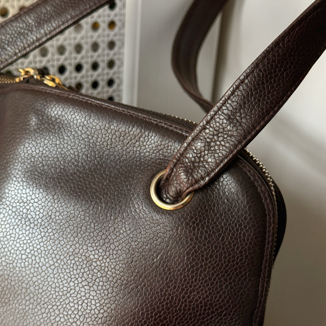 Chanel vintage caviar CC shoulder bag（brown）
