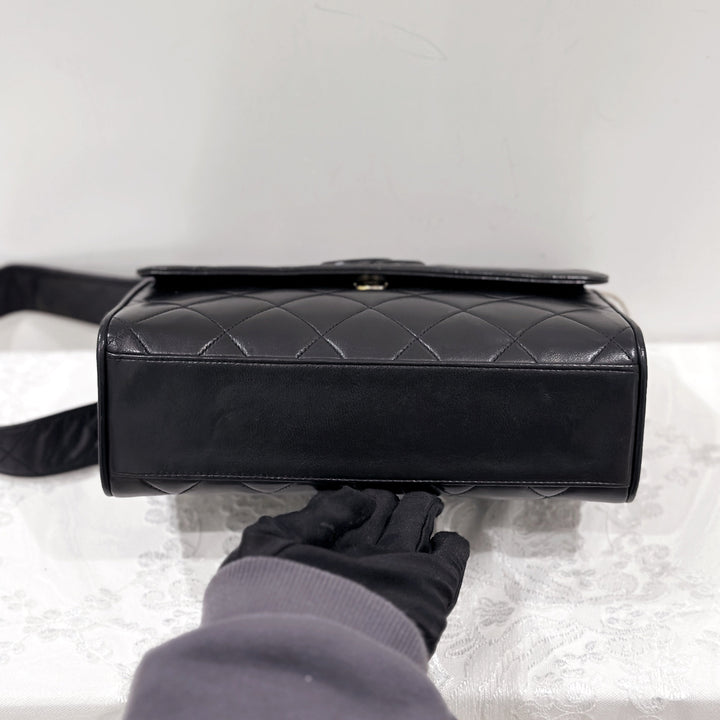 Chanel vintage so black shoulder bag