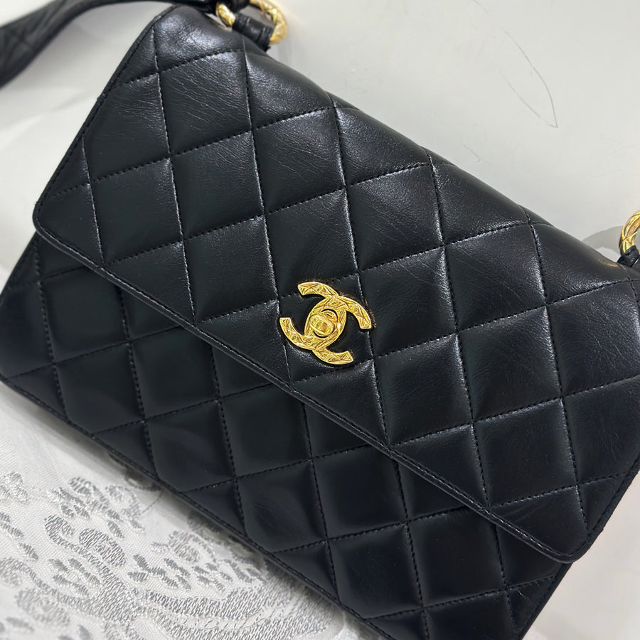 Chanel vintage CC logo shoulder bag
