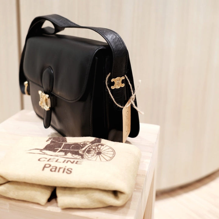 Celine vintage medium triomphe box bag