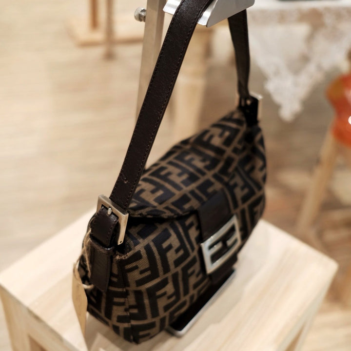 Fendi vintage baguette bag