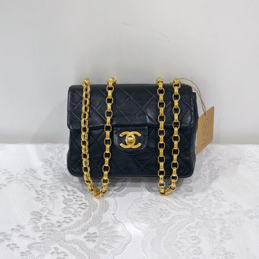 Chanel vintage mini classic flap 18cm