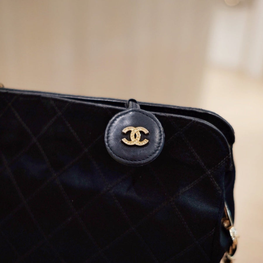 Chanel vintage silk clutch+chain
