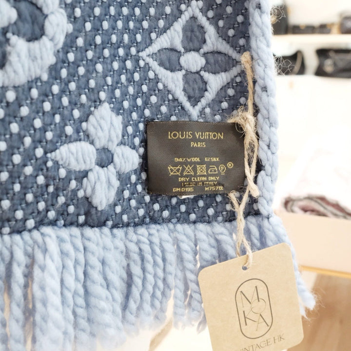 Lv scarf