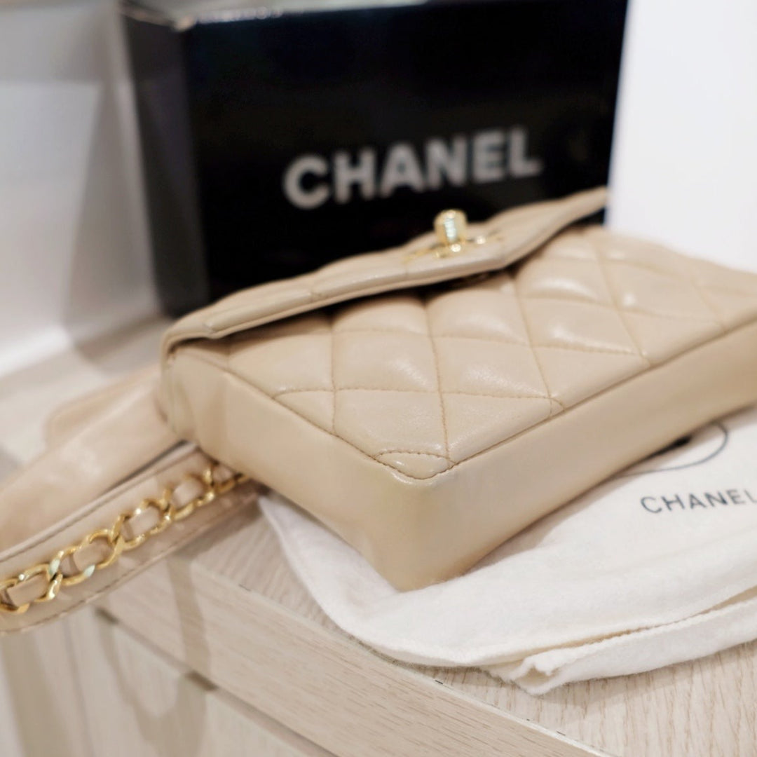 Chanel vintage quilted sheepskin CC belt bag+chain