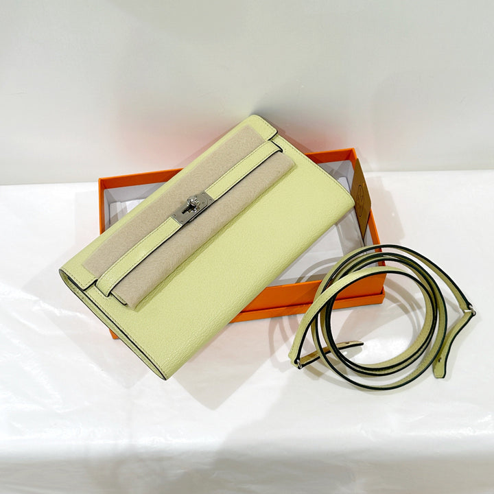 Hermes kelly to go