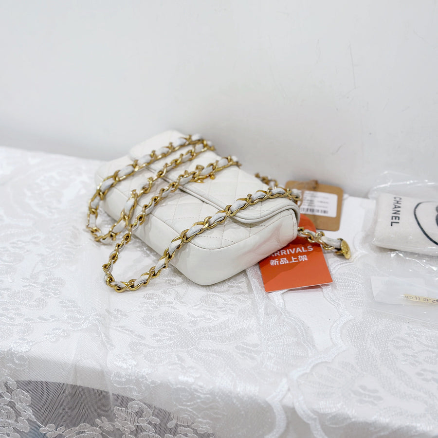 Chanel vintage mini flap bag/ white
