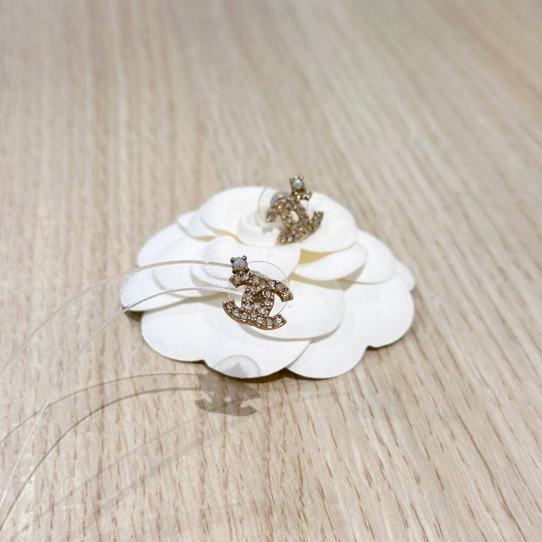 Chanel vintage earring