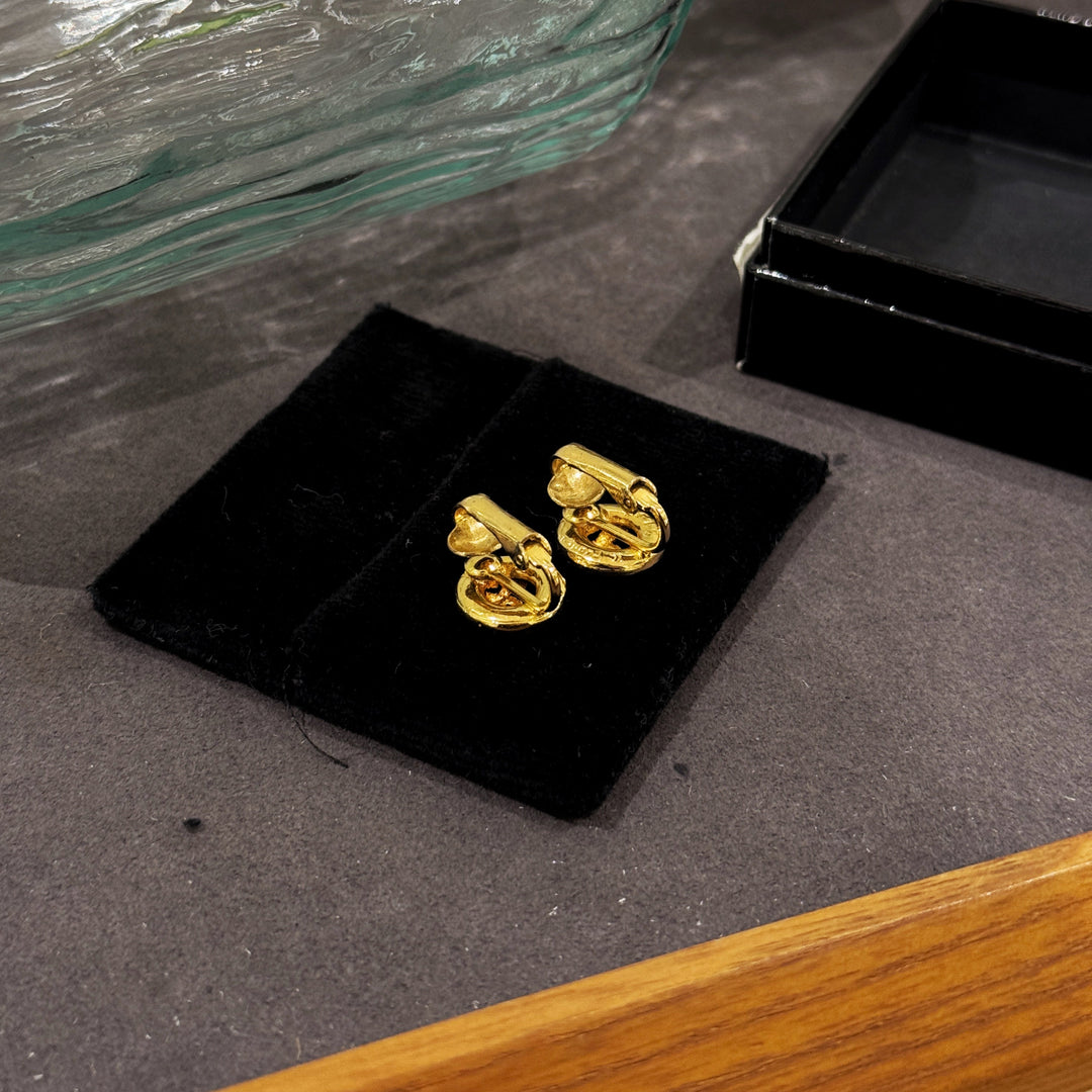 Chanel Vintage Ear clip