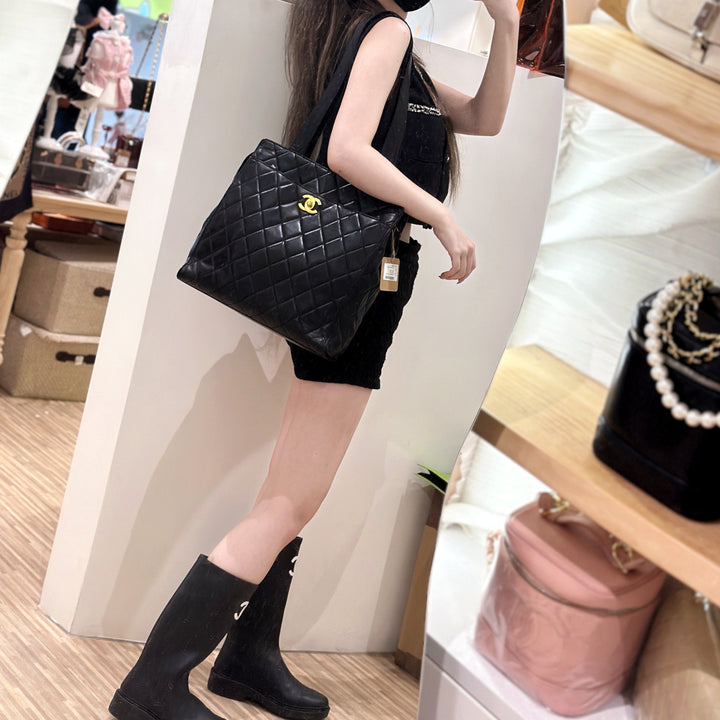 Chanel vintage quilted lambskin tote bag