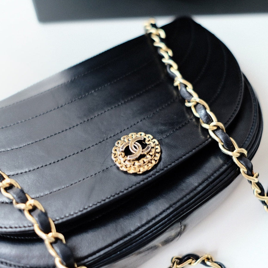 Chanel vintage crossbody flap bag