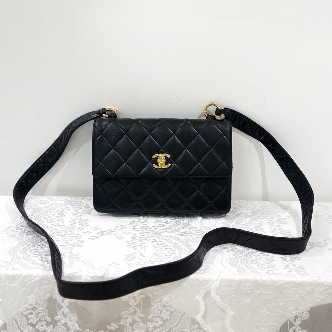 Chanel vintage CC logo shoulder bag