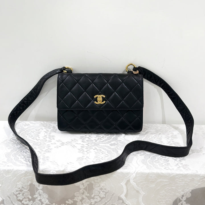Chanel vintage CC logo shoulder bag
