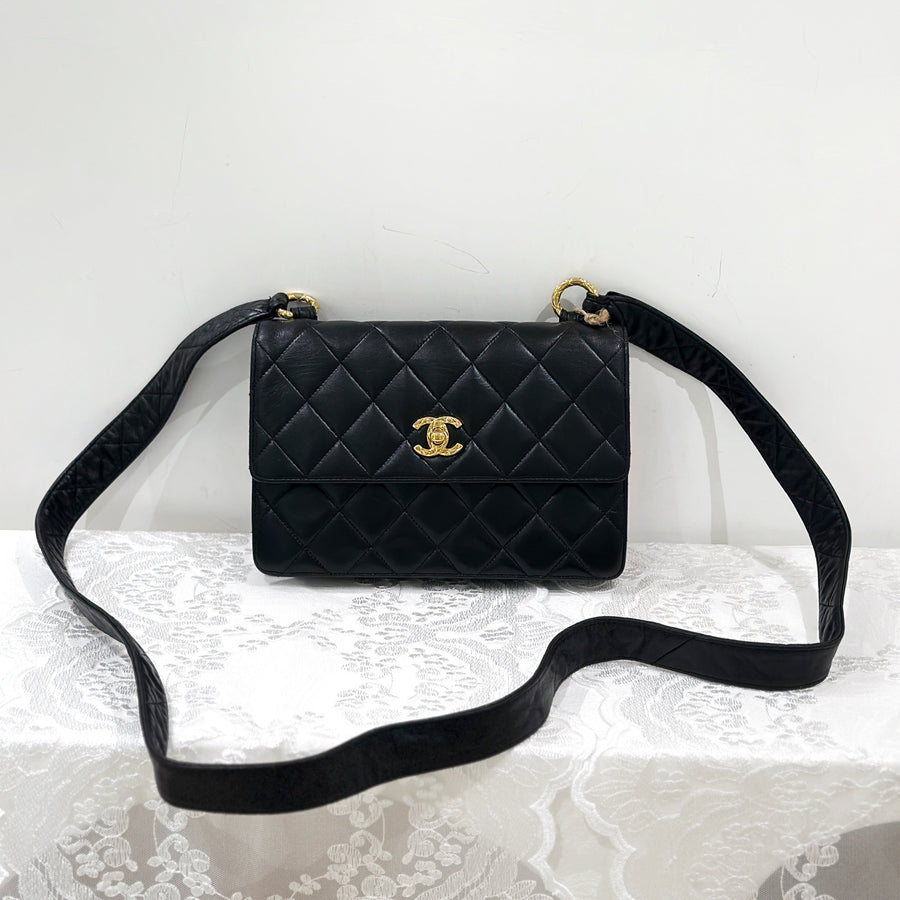 Chanel vintage CC logo shoulder bag