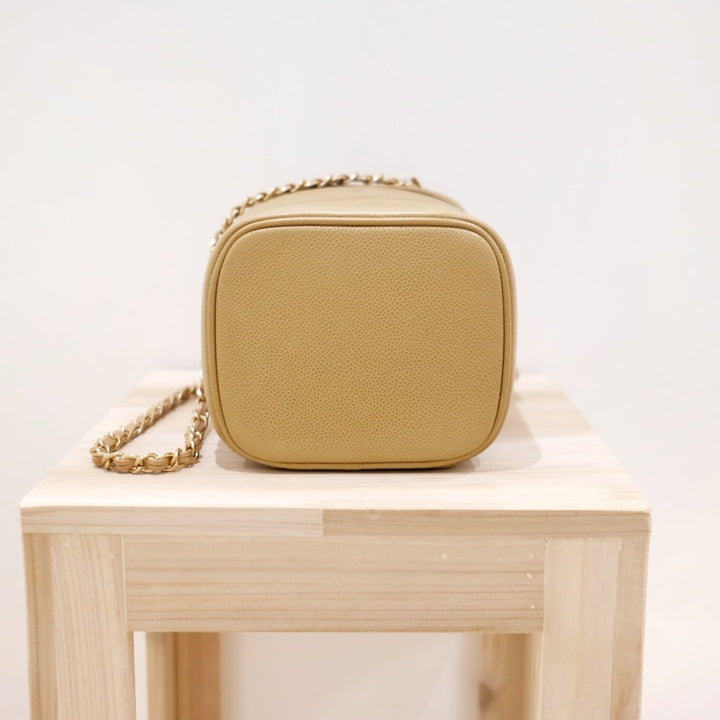 Chanel vintage beige coco caviar wash bag