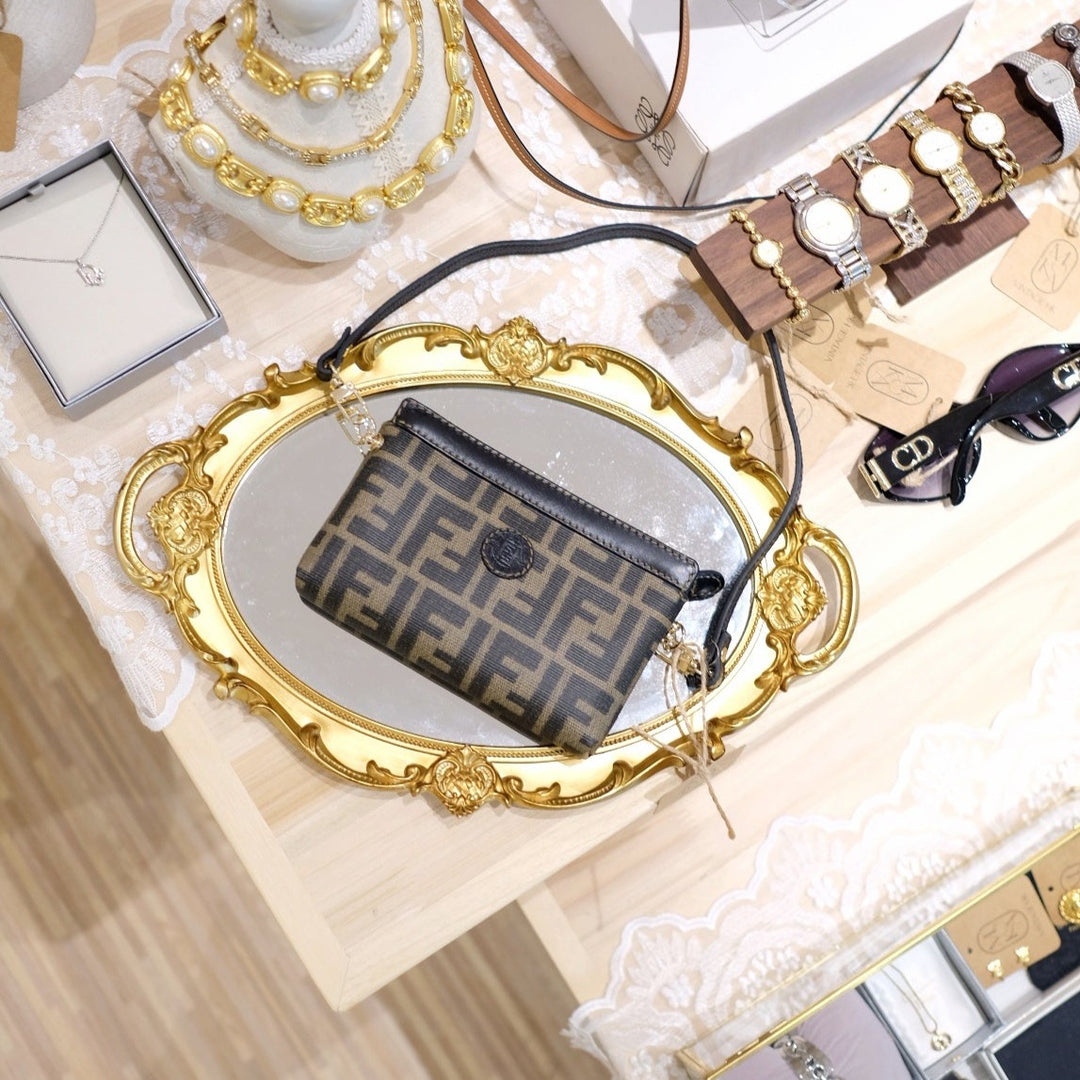 Fendi pouch +chain