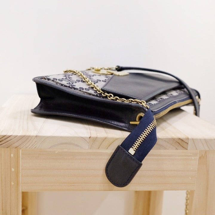 Celine Triomphe Chain Bag（navy）