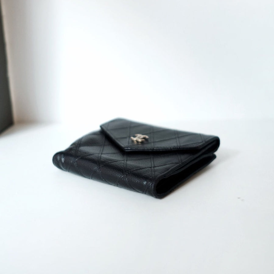 Chanel caviar wallet