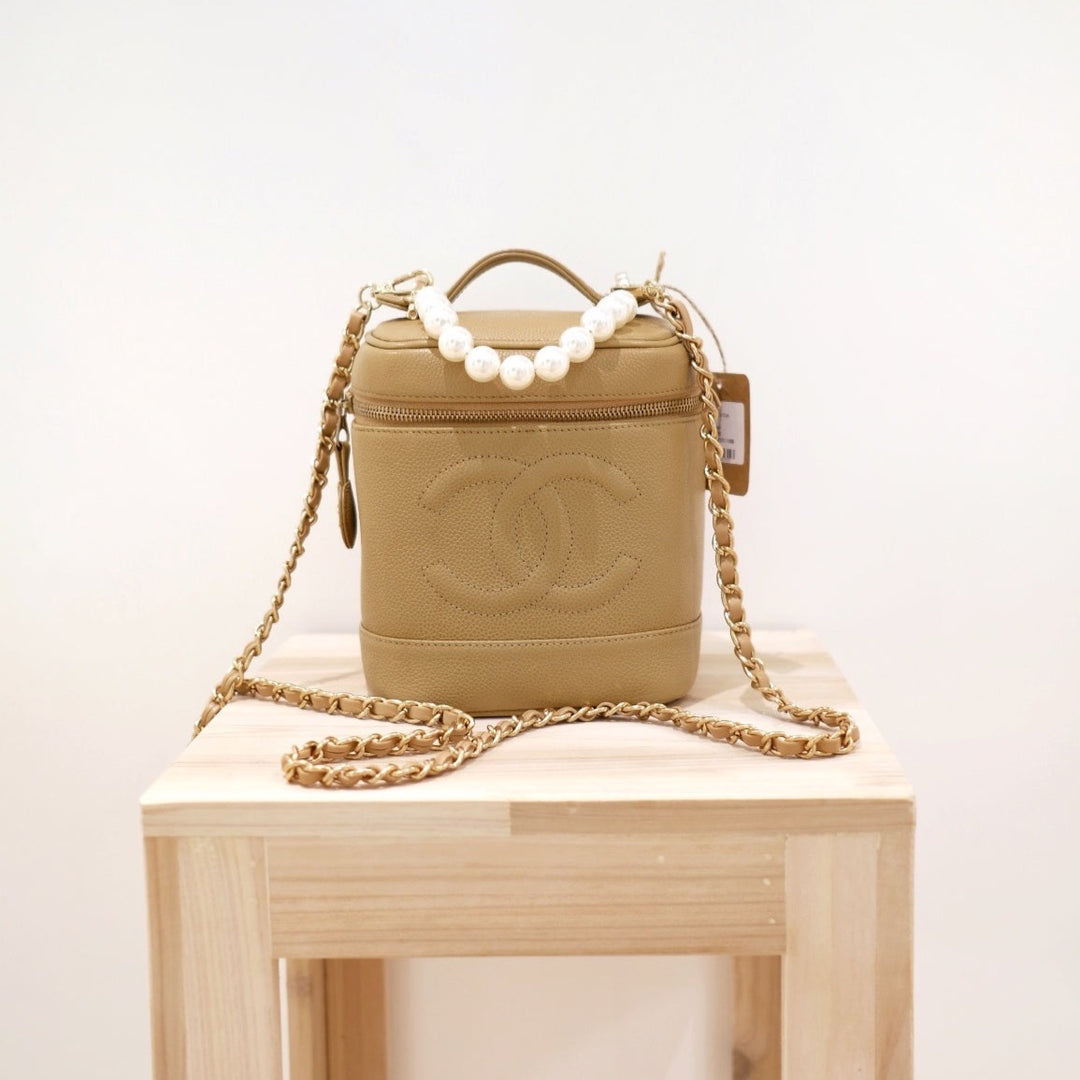 Chanel vintage beige coco caviar wash bag