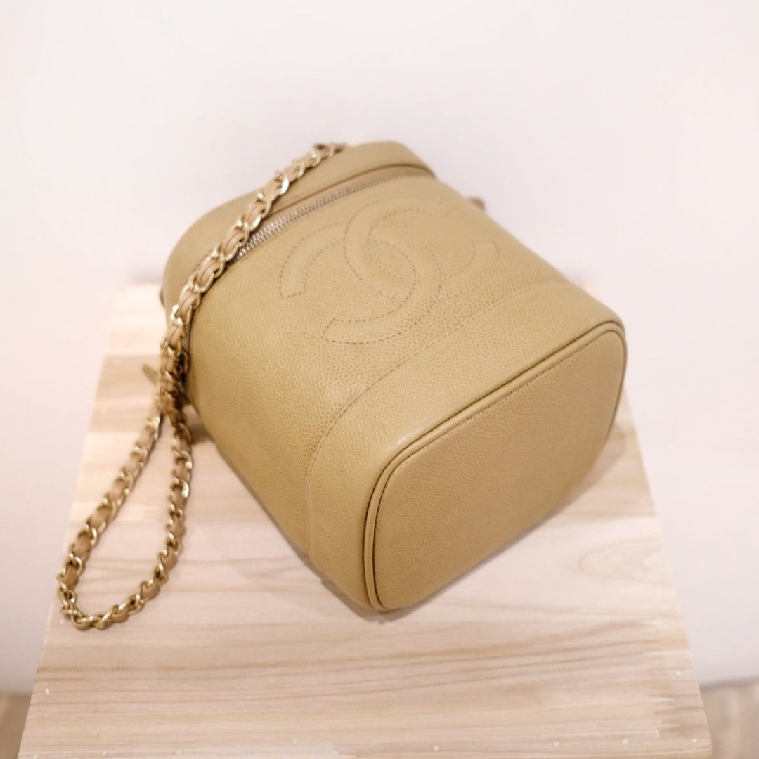 Chanel vintage beige coco caviar wash bag