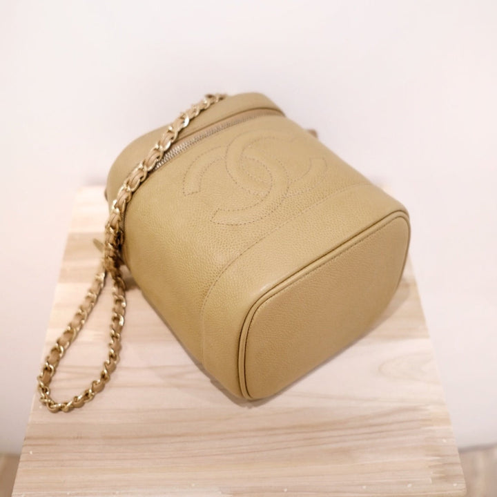 Chanel vintage beige coco caviar wash bag