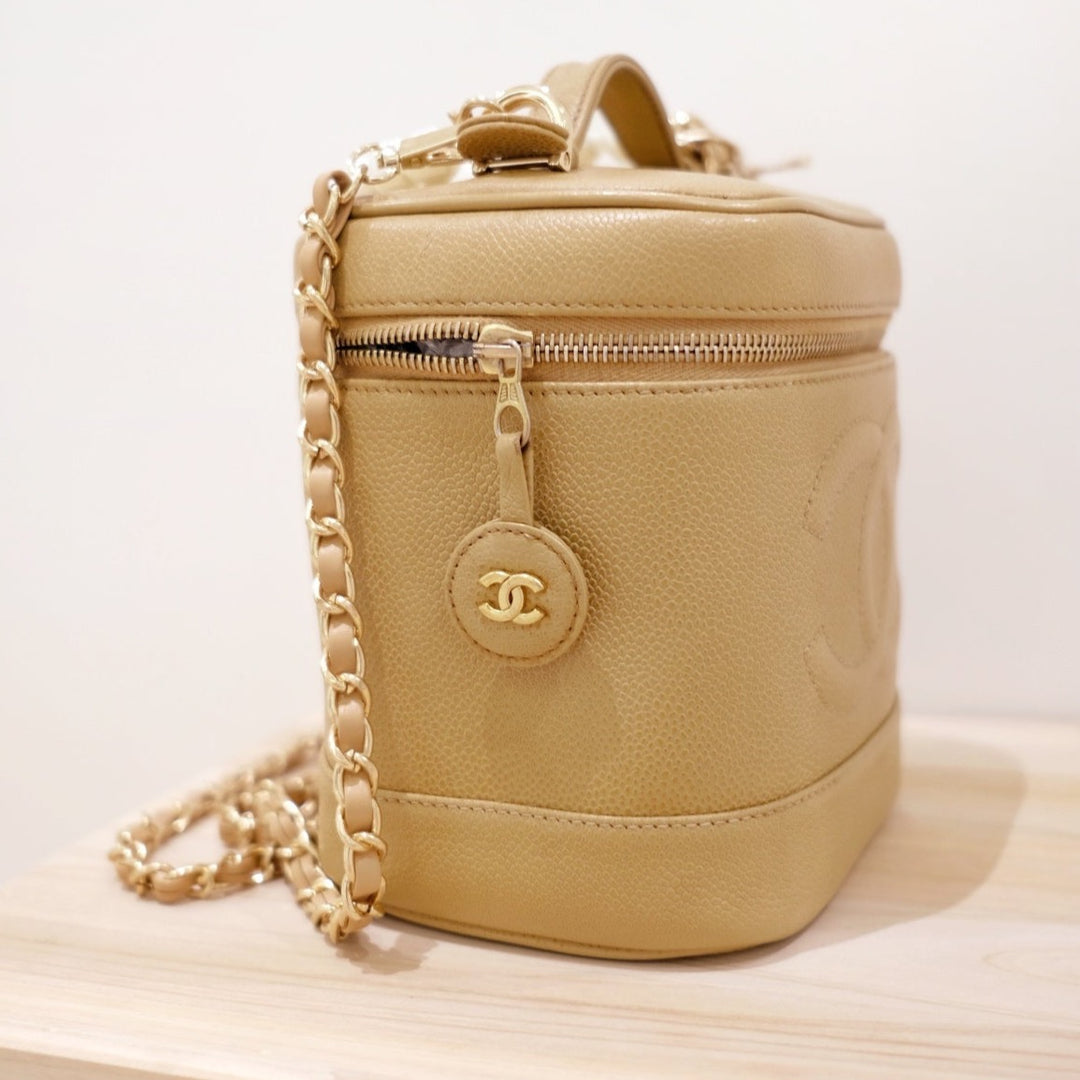 Chanel vintage beige coco caviar wash bag