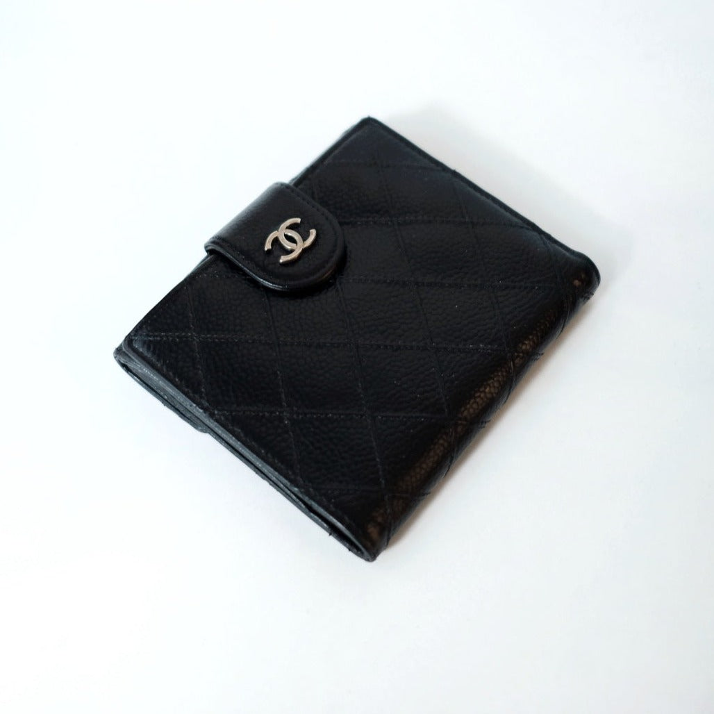 Chanel caviar wallet