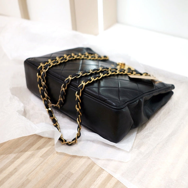 Chanel vintage CC lambskin chain tote bag
