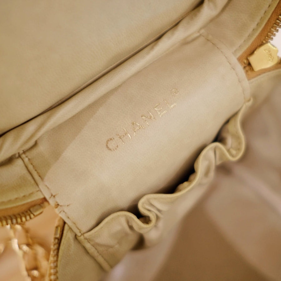 Chanel vintage beige coco caviar wash bag