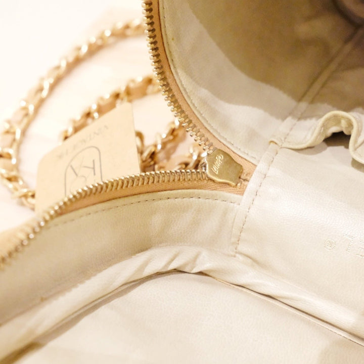 Chanel vintage beige coco caviar wash bag