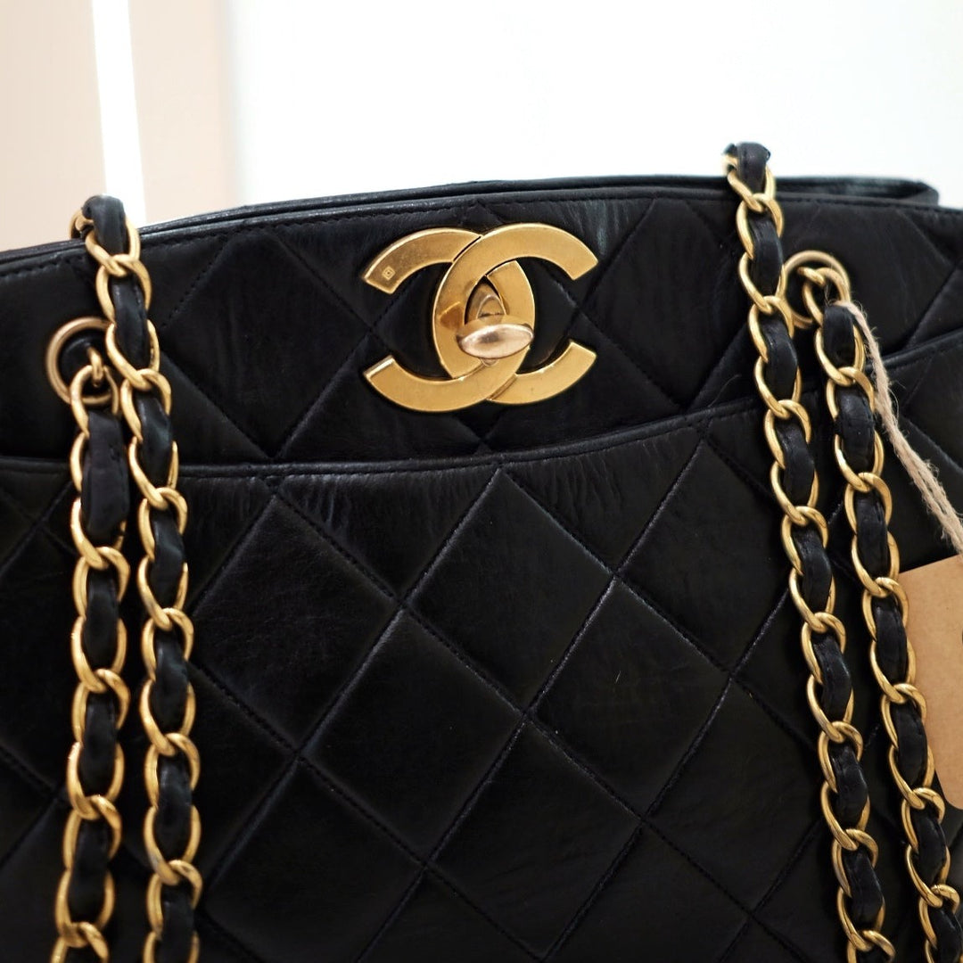 Chanel vintage CC lambskin chain tote bag