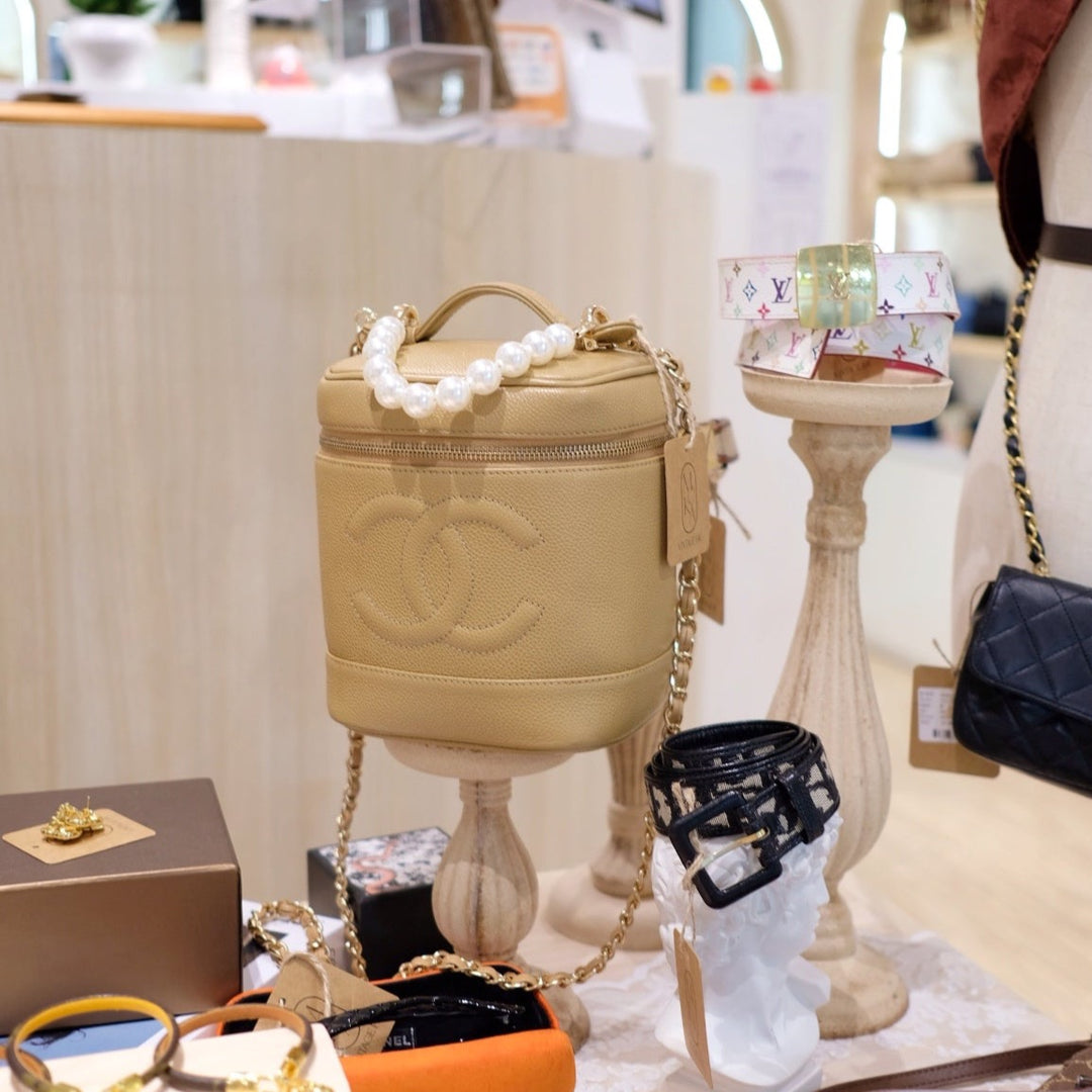 Chanel vintage beige coco caviar wash bag