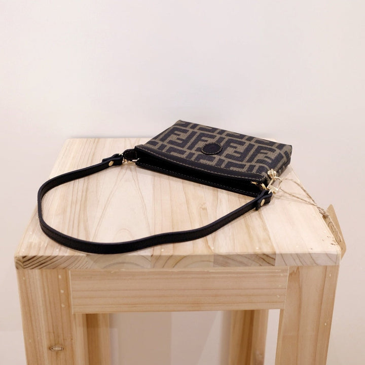 Fendi pouch +chain