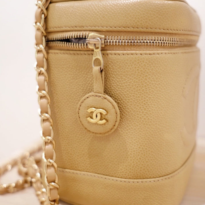 Chanel vintage beige coco caviar wash bag
