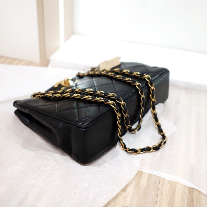 Chanel vintage CC lambskin chain tote bag