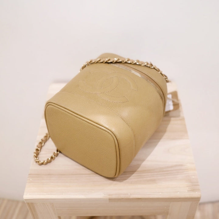 Chanel vintage beige coco caviar wash bag