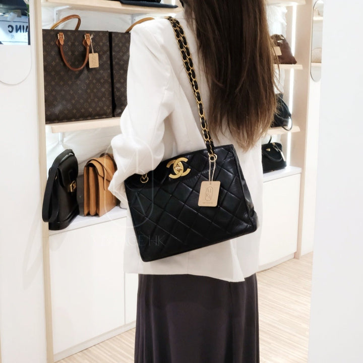 Chanel vintage CC lambskin chain tote bag