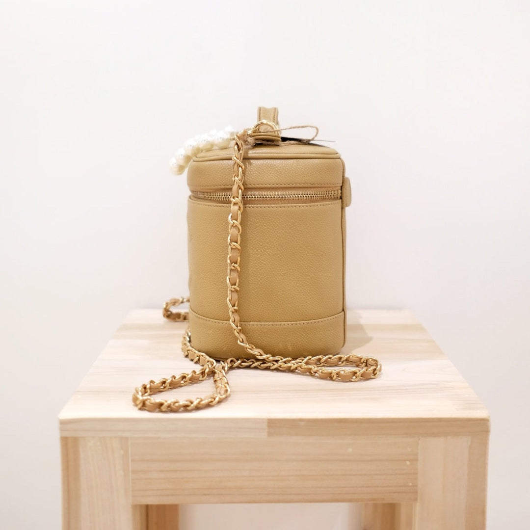 Chanel vintage beige coco caviar wash bag
