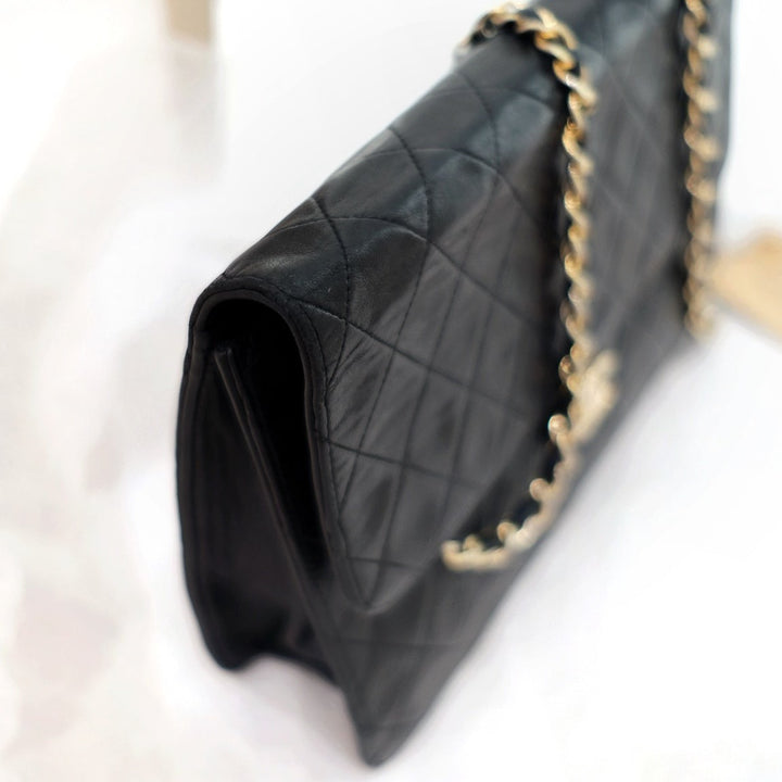 Chanel vintage woc flap chain bag