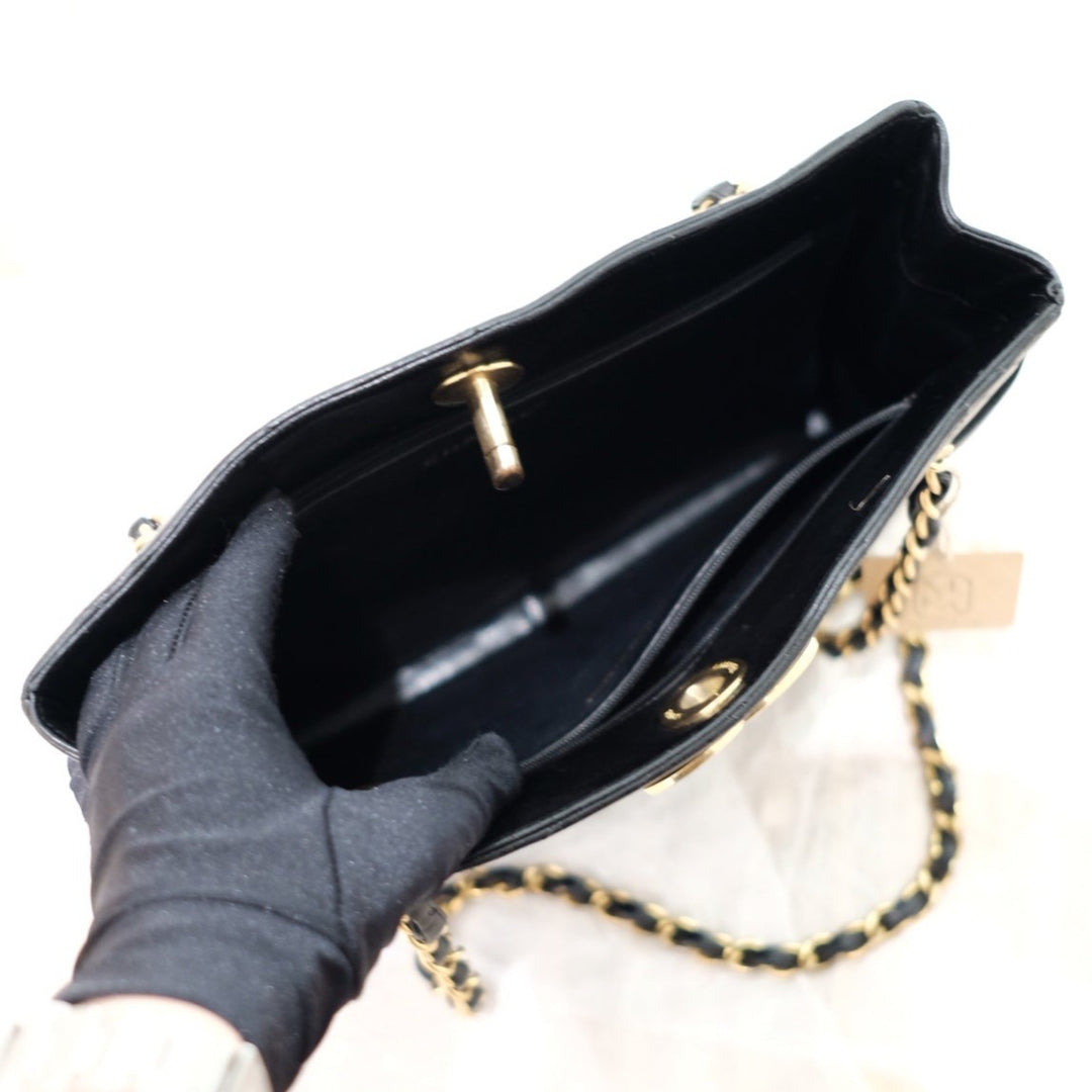 Chanel vintage CC lambskin chain tote bag