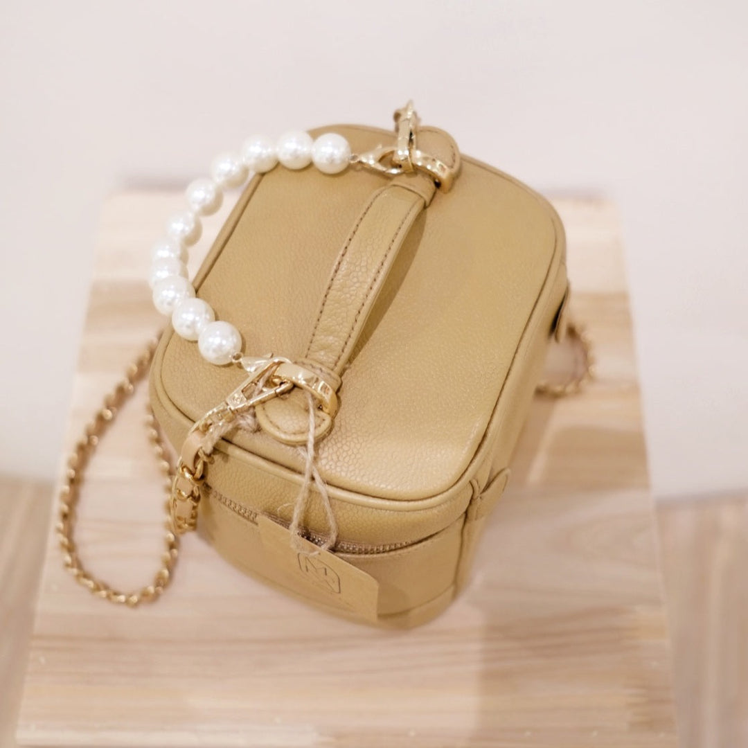 Chanel vintage beige coco caviar wash bag
