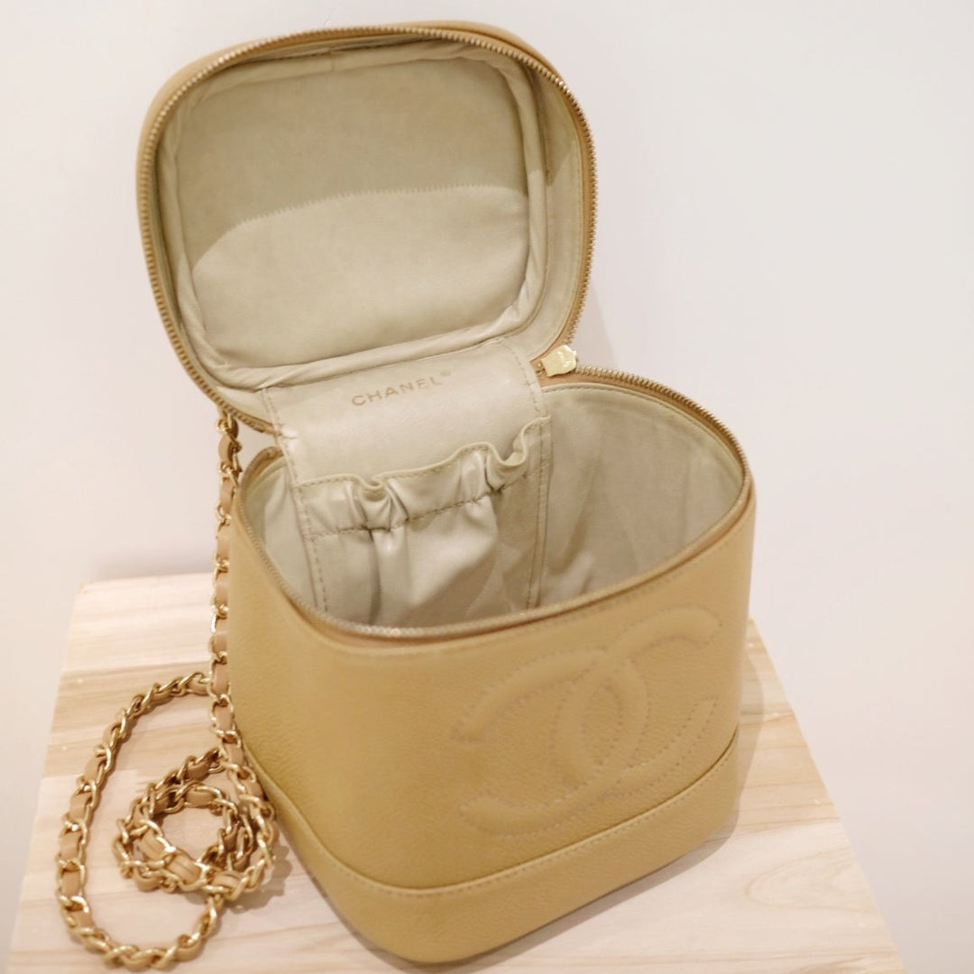 Chanel vintage beige coco caviar wash bag