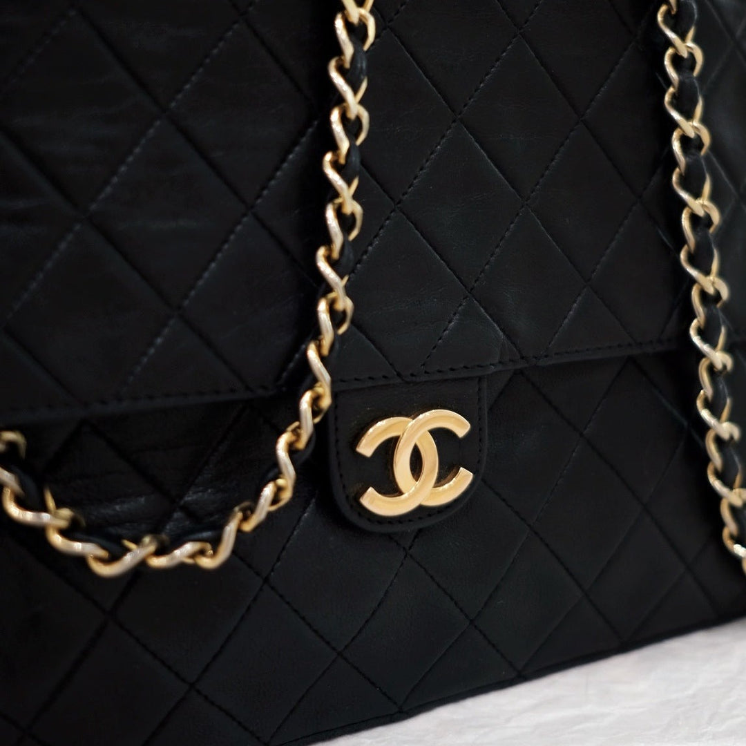 Chanel vintage woc flap chain bag