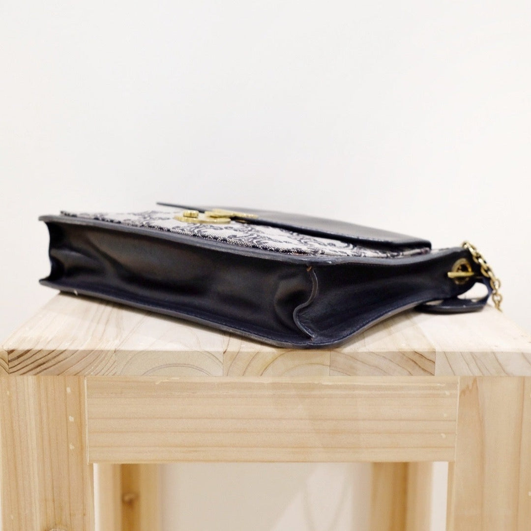 Celine Triomphe Chain Bag（navy）