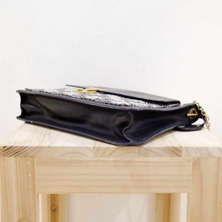 Celine Triomphe Chain Bag（navy）