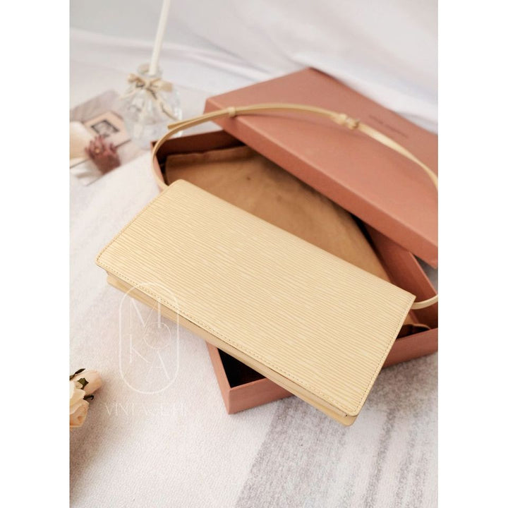 Louis Vuitton Epi Honfleur Pochette