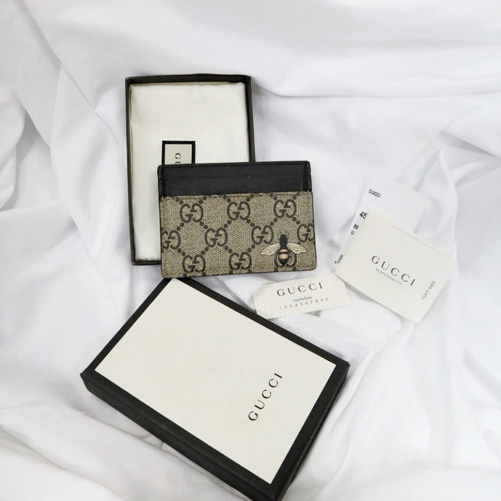 Gucci Bee print GG Supreme card case