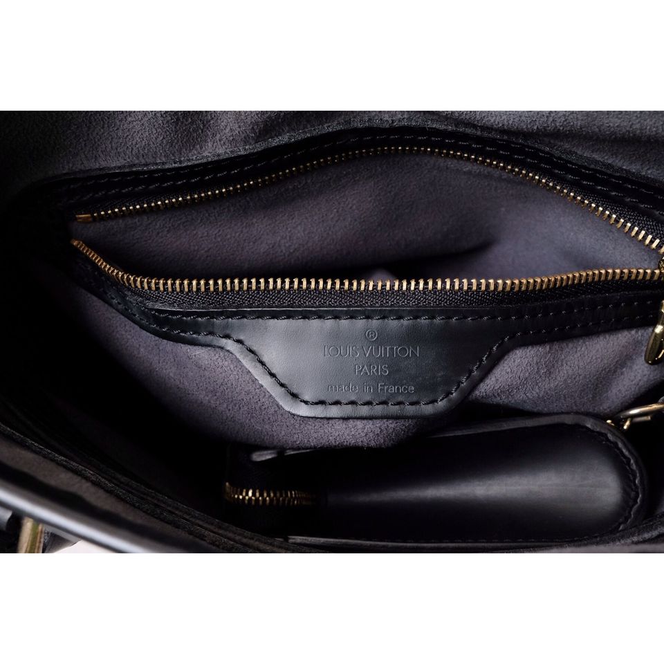 Louis Vuitton black epi leather petit bucket with pouch