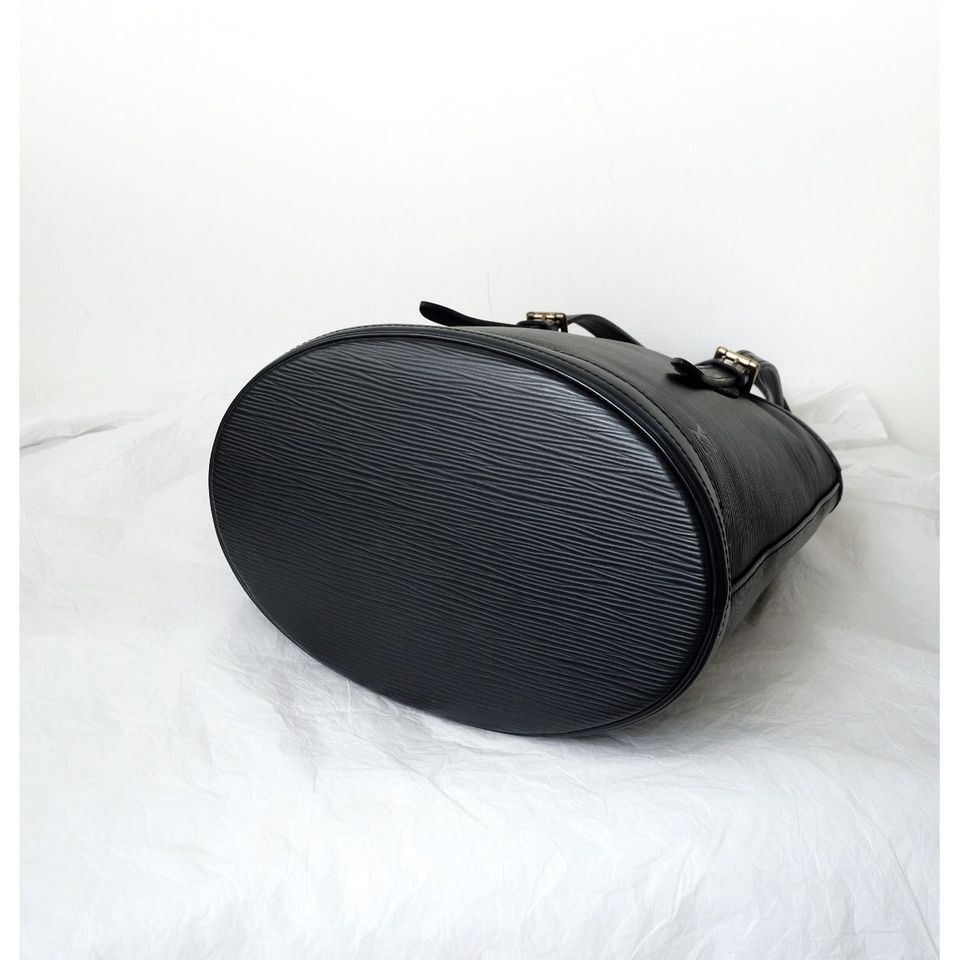 Louis Vuitton black epi leather petit bucket with pouch