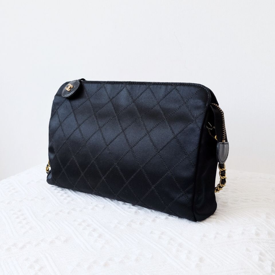 Chanel vintage silk clutch+chain